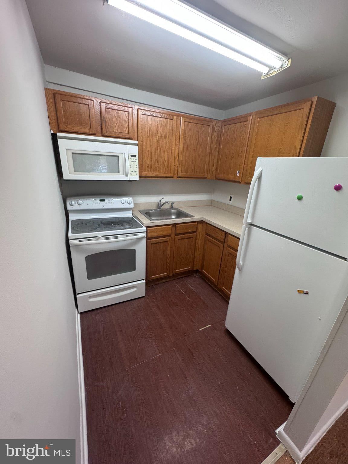 100 E GLENOLDEN AVENUE #B-11 photograph