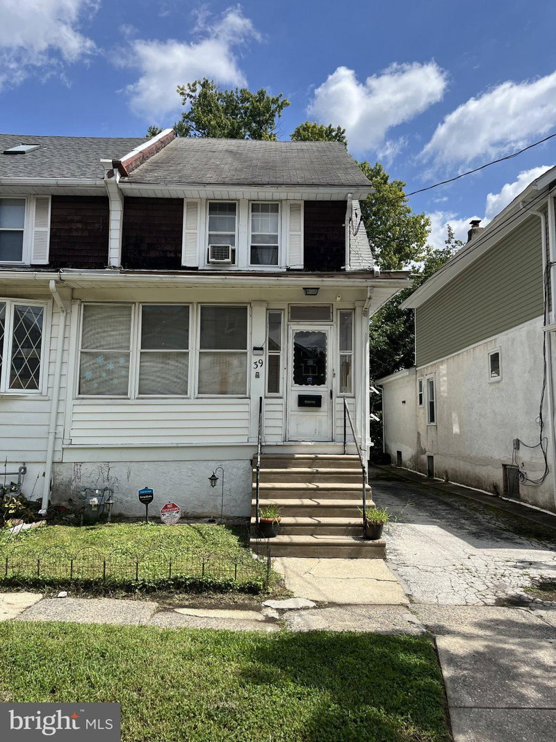 39 BEVERLY AVENUE