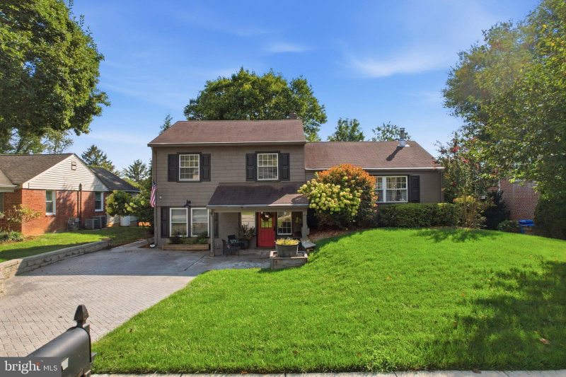 722 WISTERIA DRIVE