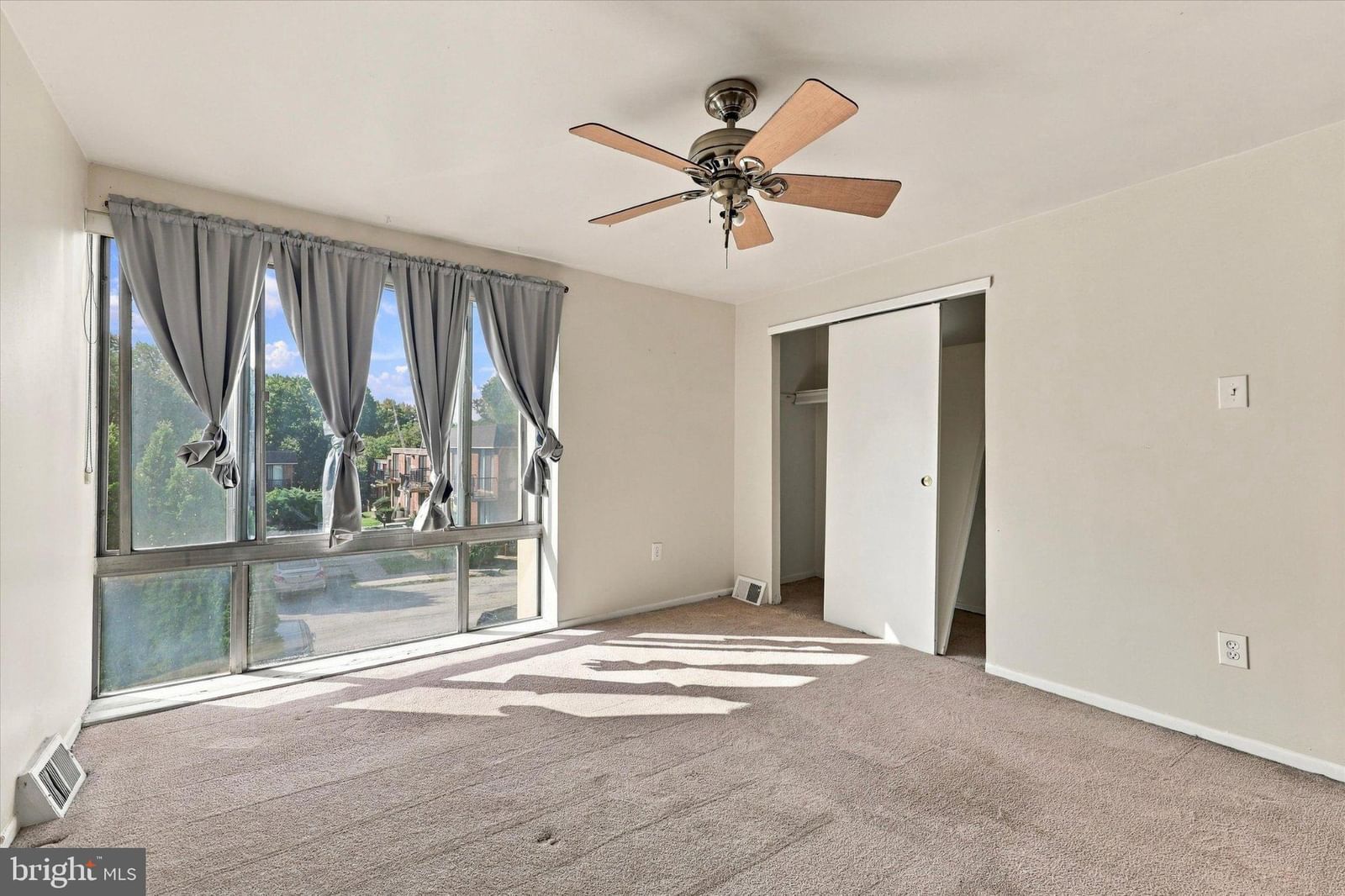 100 E GLENOLDEN AVENUE T-9 AVENUE #T-9 photograph