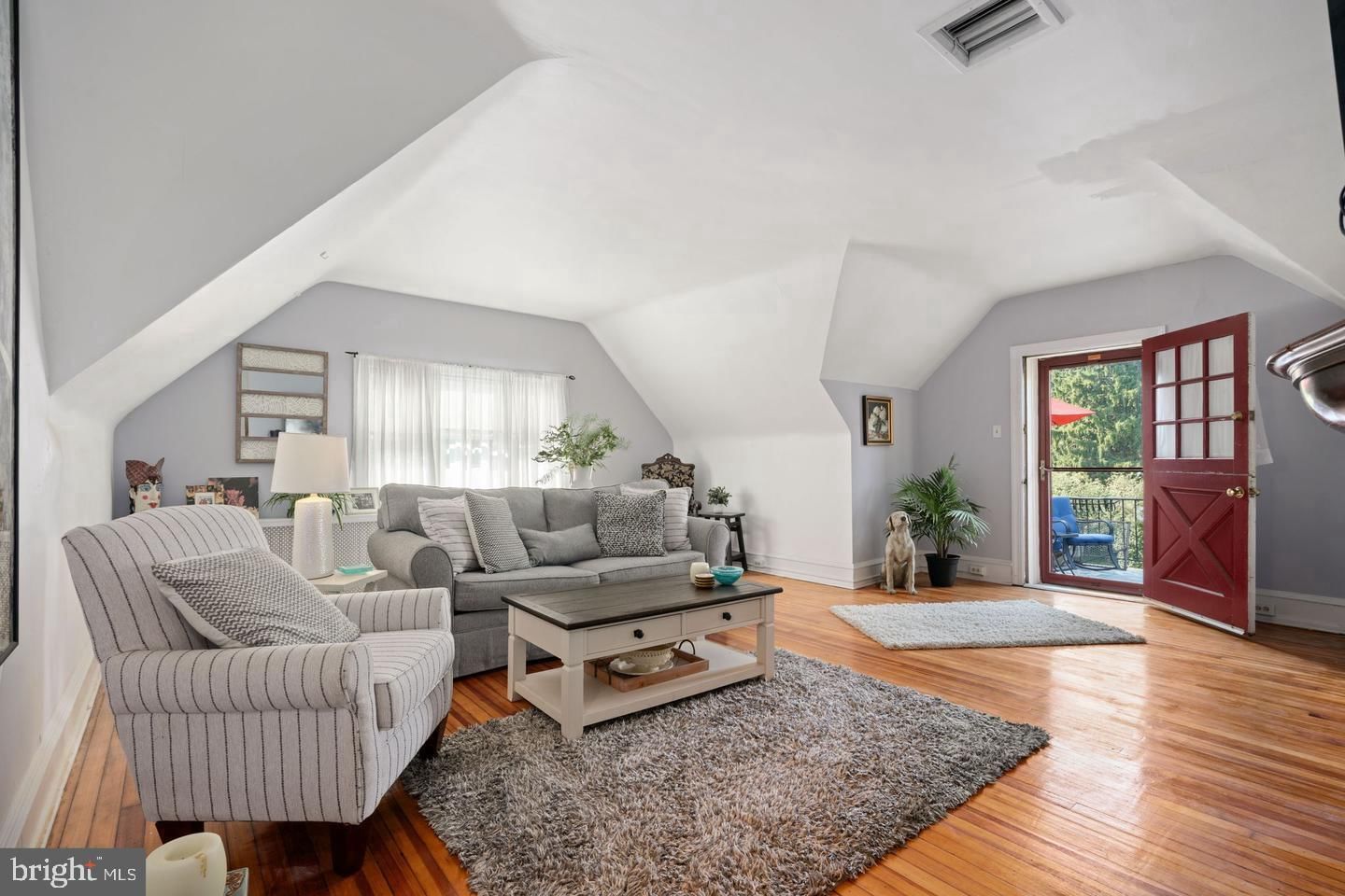 118 MONTROSE AVENUE #C photograph