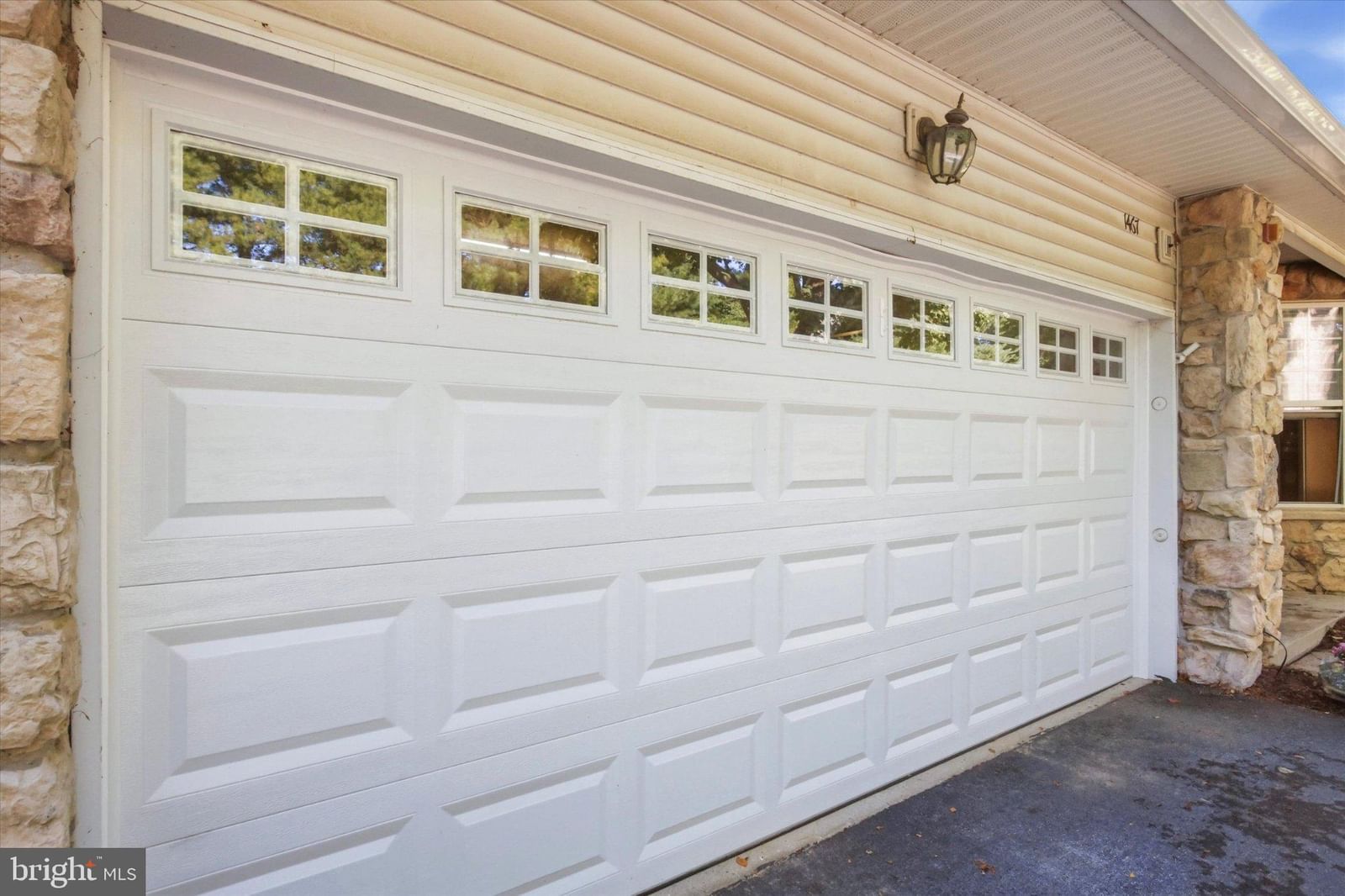 1467 COUNTRY DRIVE photograph