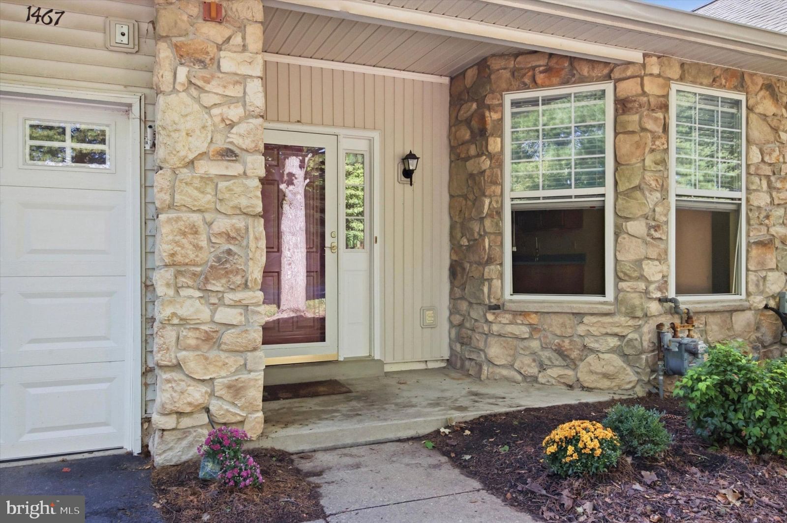 1467 COUNTRY DRIVE photograph