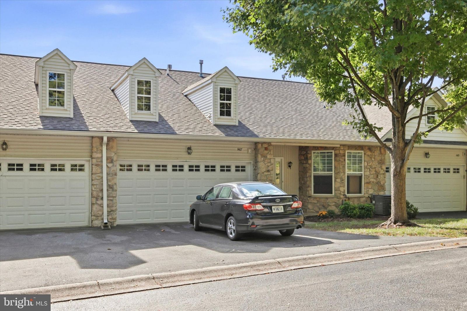 1467 COUNTRY DRIVE photograph