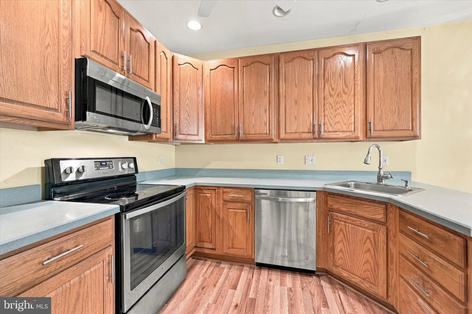 1467 COUNTRY DRIVE photograph
