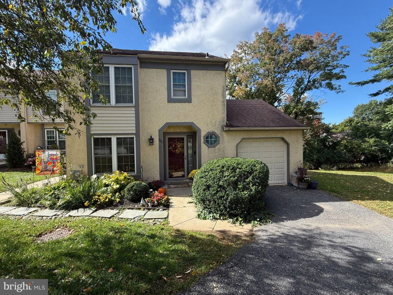 111 BOWATER COURT