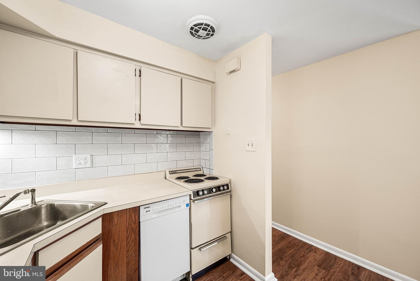 107 RUTGERS AVENUE #A-2 photograph