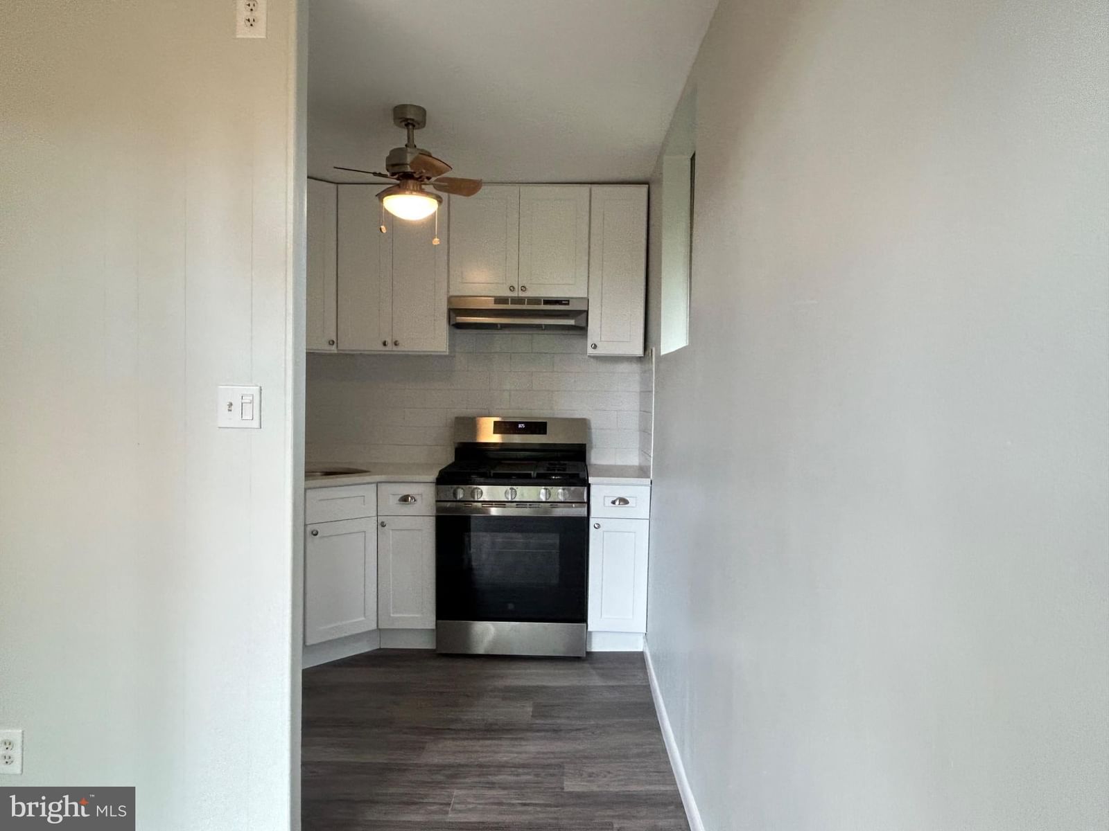 100 E. GLENOLDEN AVE. AVE #F4 photograph