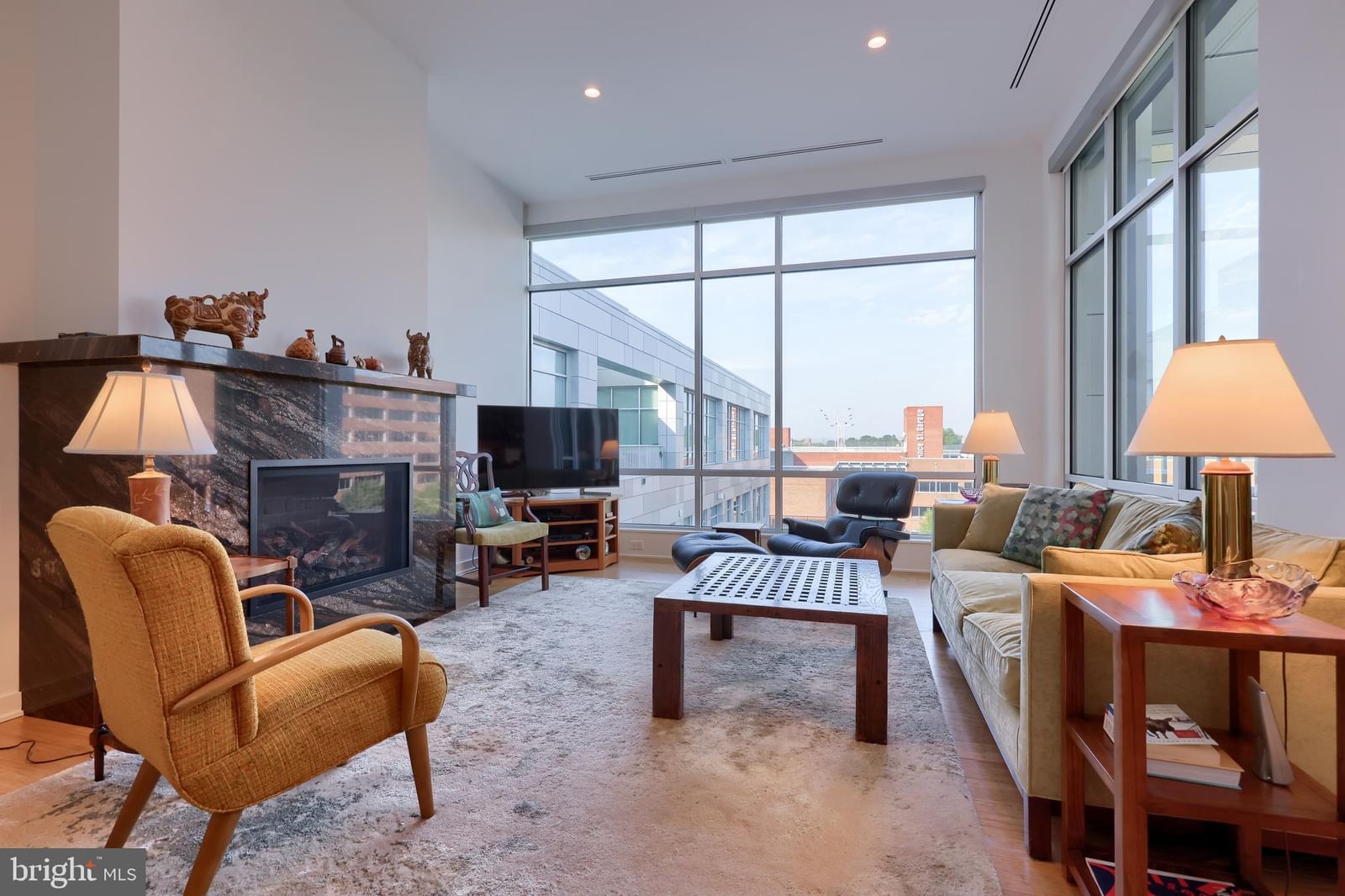 101 N QUEEN STREET #404 photograph