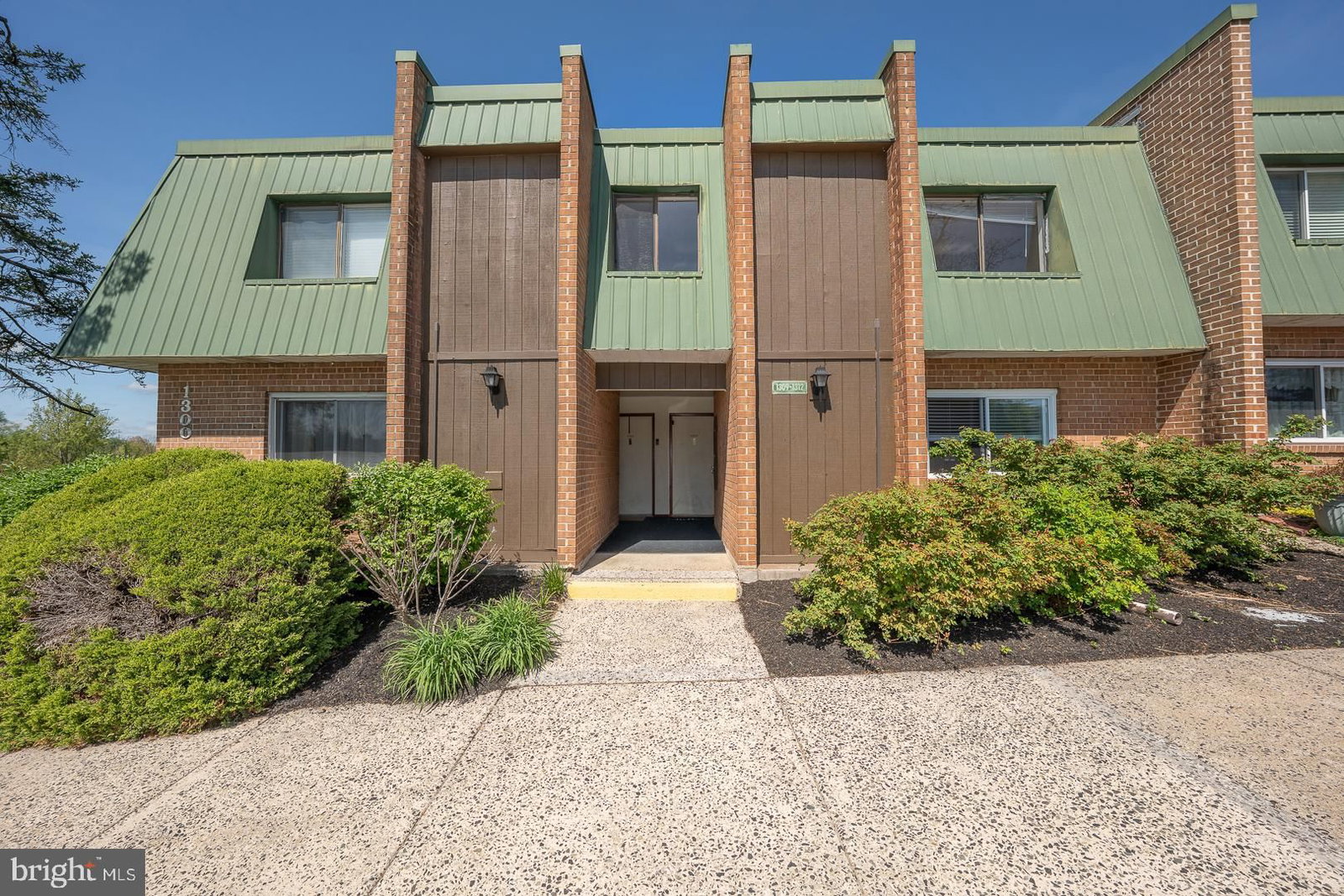 1310 MEADOWVIEW LN, MONT CLARE 19453, PA