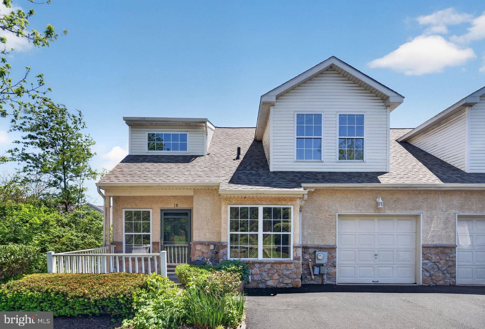 18 TRENT LN, NORRISTOWN 19401, PA