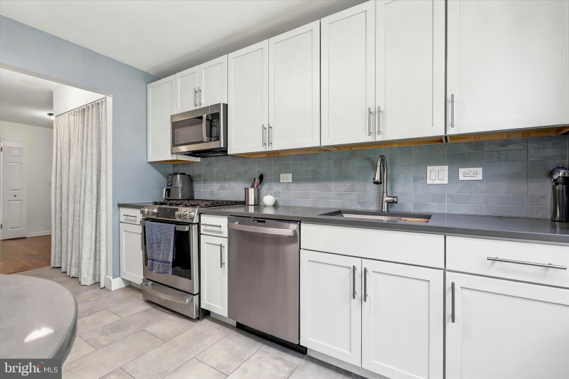 1600 HAGYSFORD ROAD Unit 2L