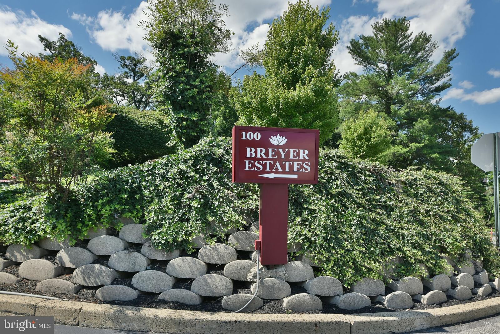 100 BREYER DRIVE #6-C photograph