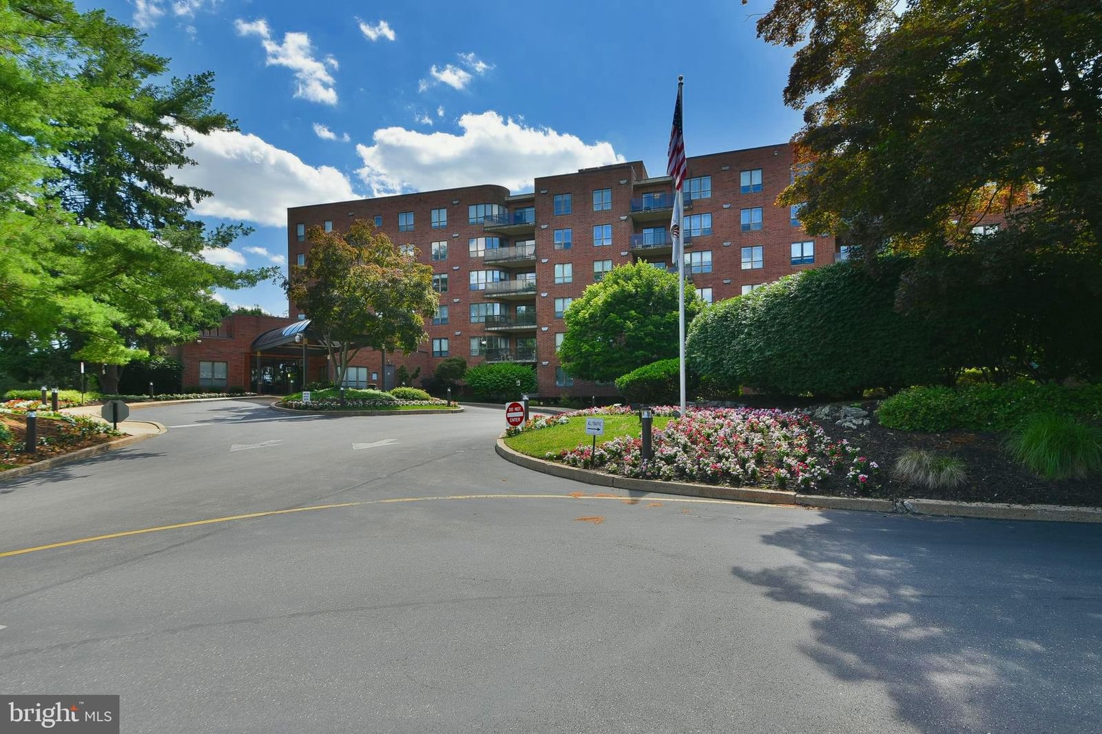 100 BREYER DRIVE #6-C photograph