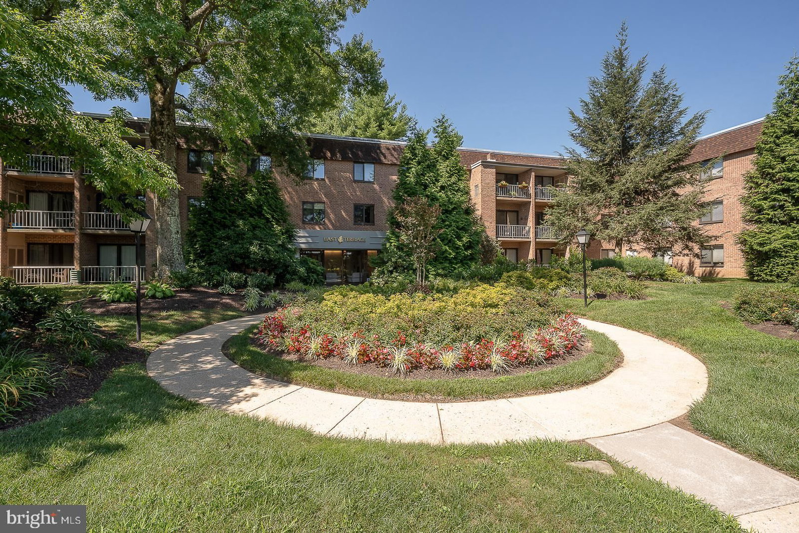 1650 OAKWOOD DRIVE #E221 photograph
