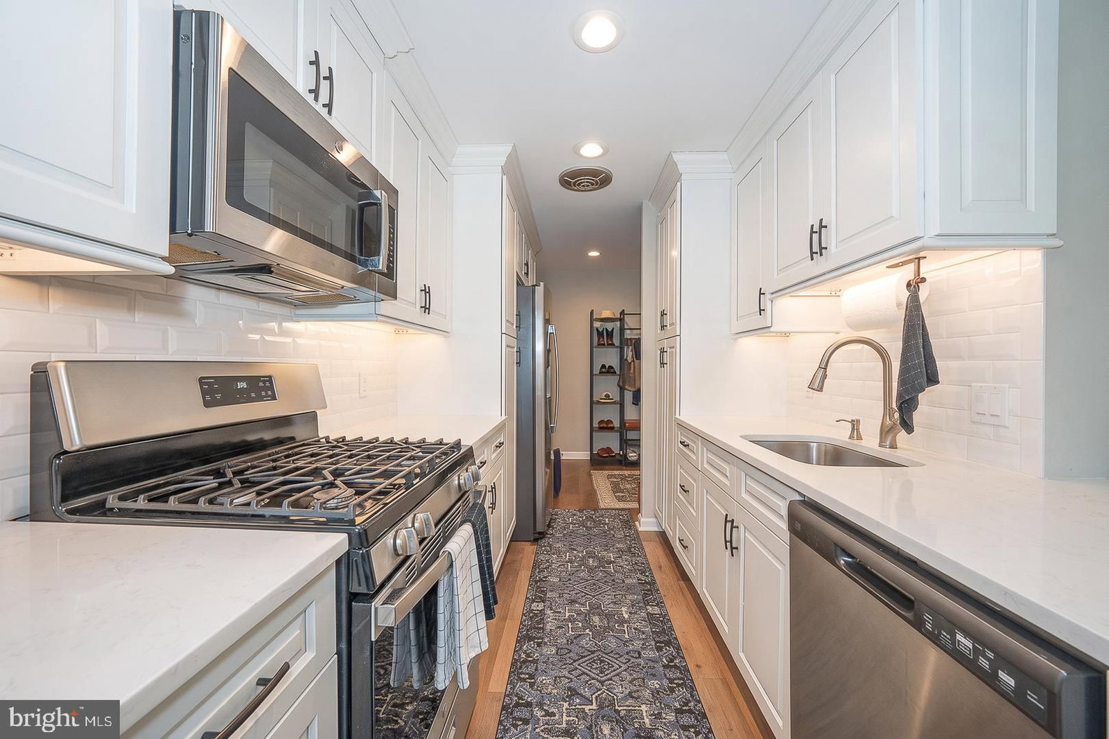 1650 OAKWOOD DRIVE #E221 photograph