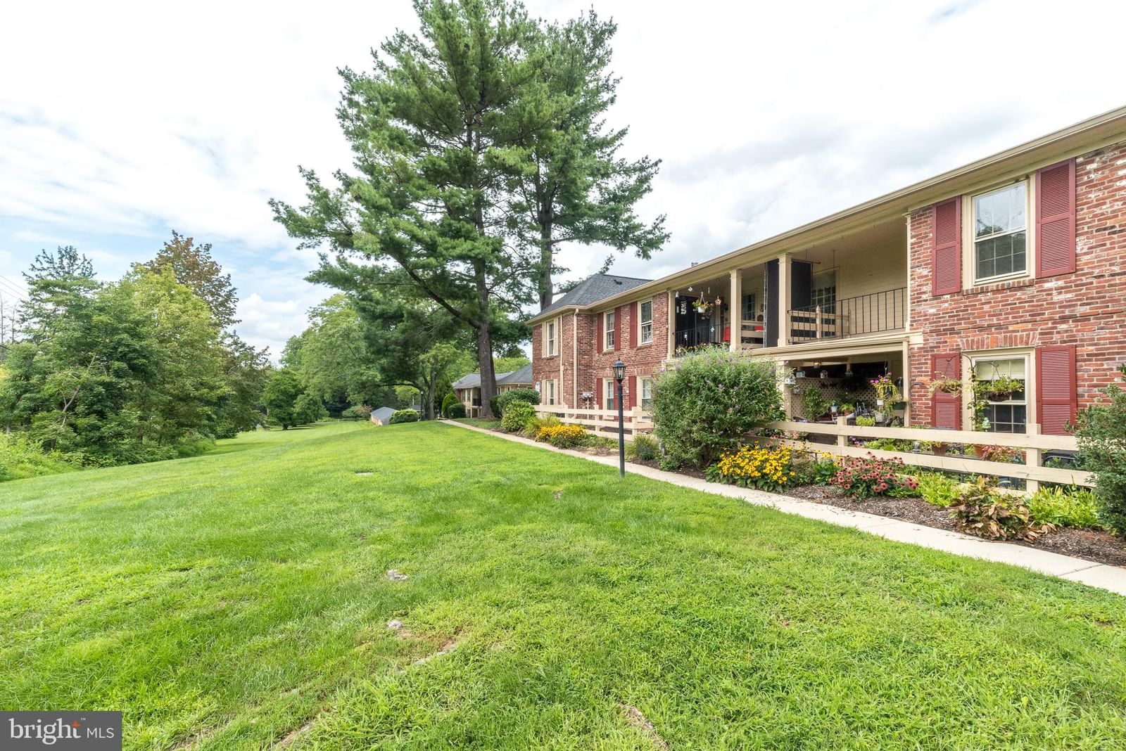 115 MACKLENBURG DRIVE #L 20G photograph