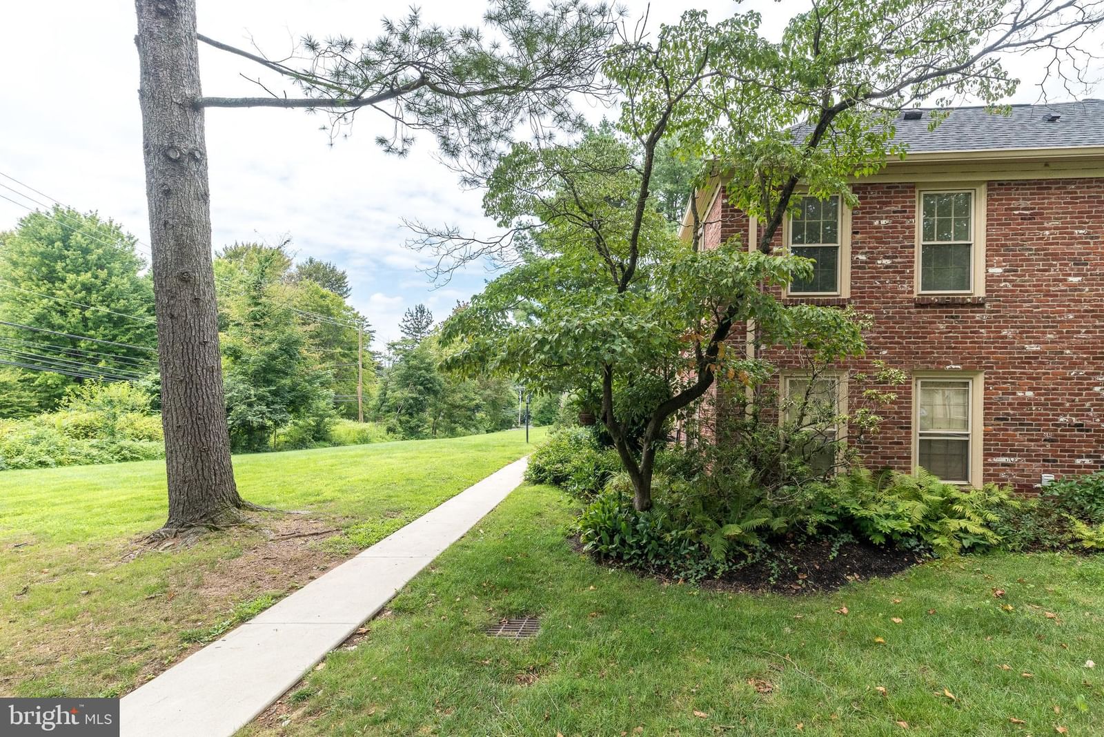 115 MACKLENBURG DRIVE #L 20G photograph