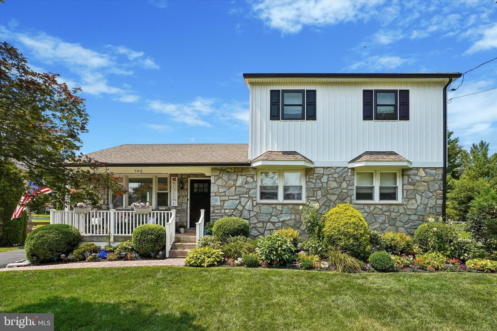 705 HOLLOW RD, PHOENIXVILLE 19460, PA