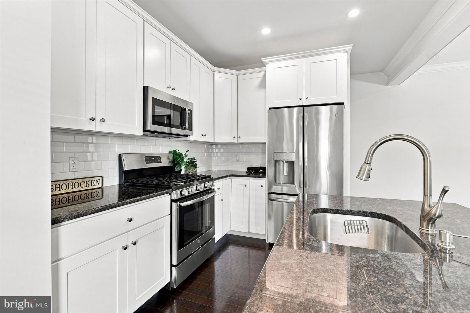 113 COLWELL LANE photograph