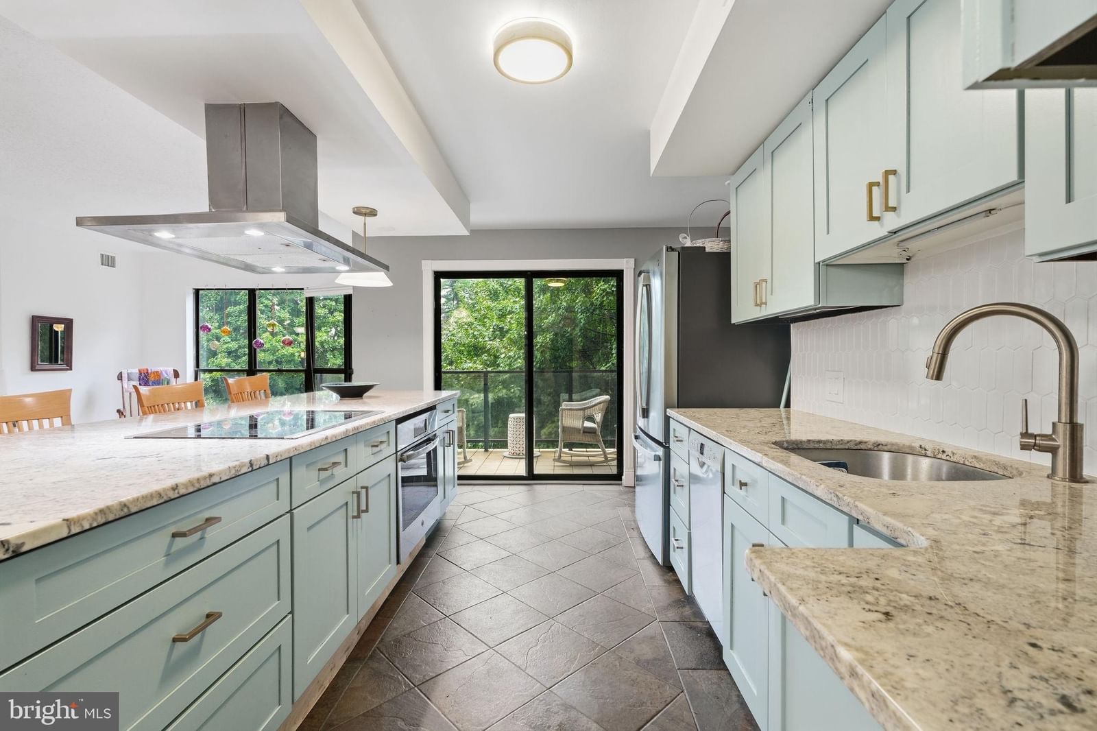 100 BREYER DRIVE #3-H photograph