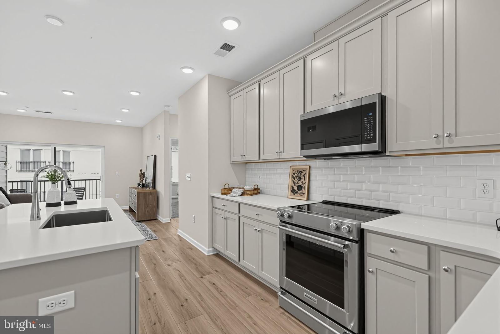 431 WASHINGTON STREET #2212 FIRESTONE photograph