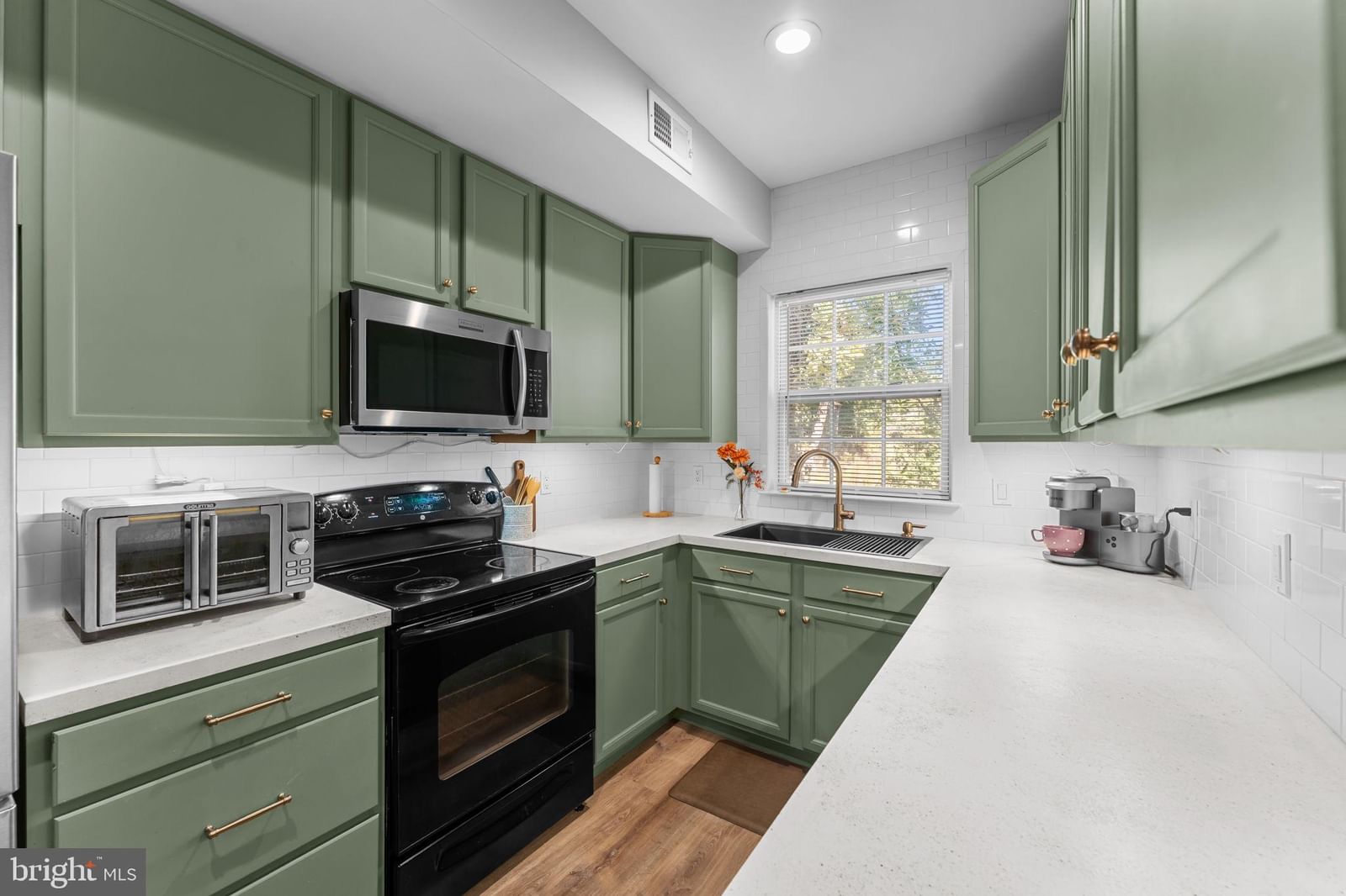 131 E 1ST AVENUE #11 photograph