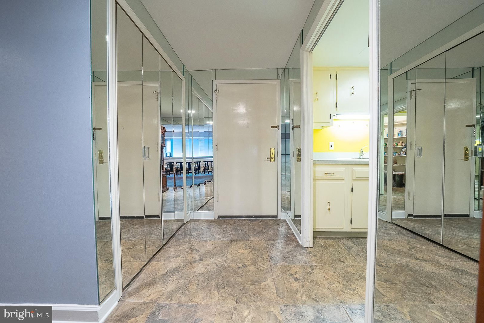 1219 W WYNNEWOOD ROAD #104 photograph