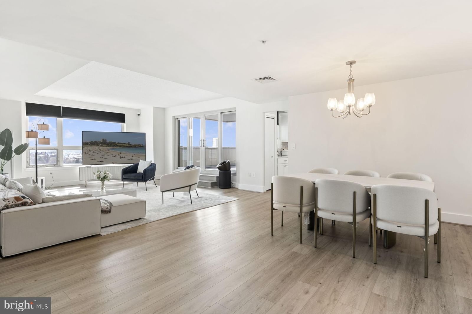 717 S CHRIS COLUMBUS BOULEVARD #1102 photograph