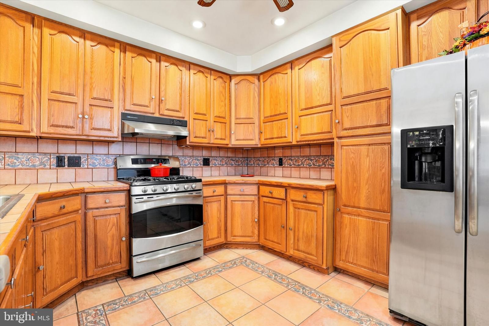 521-525 MIFFLIN ST, PHILADELPHIA 19148, PA
