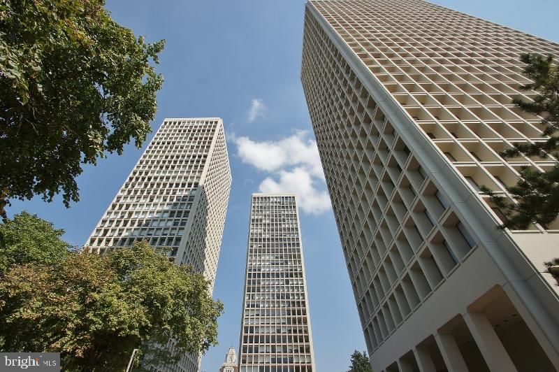 200 LOCUST STREET 29HN in Philadelphia, PA
