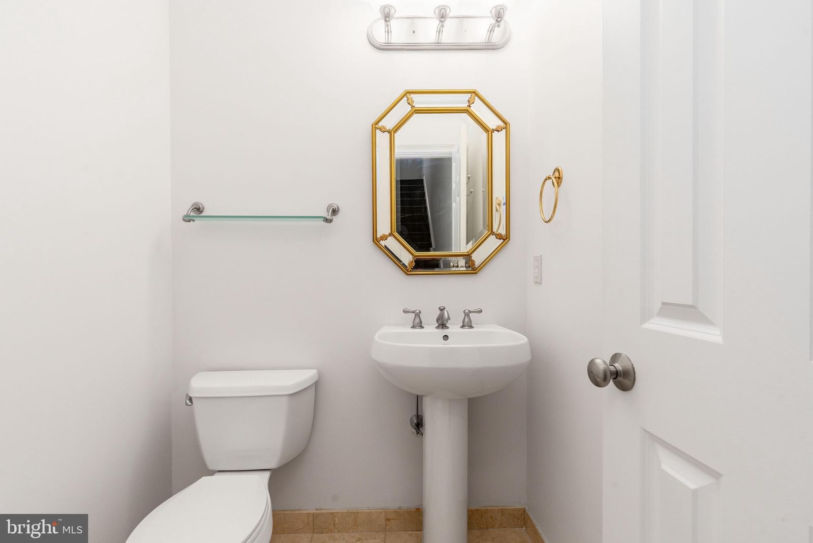 207 CAPTAINS WAY photograph