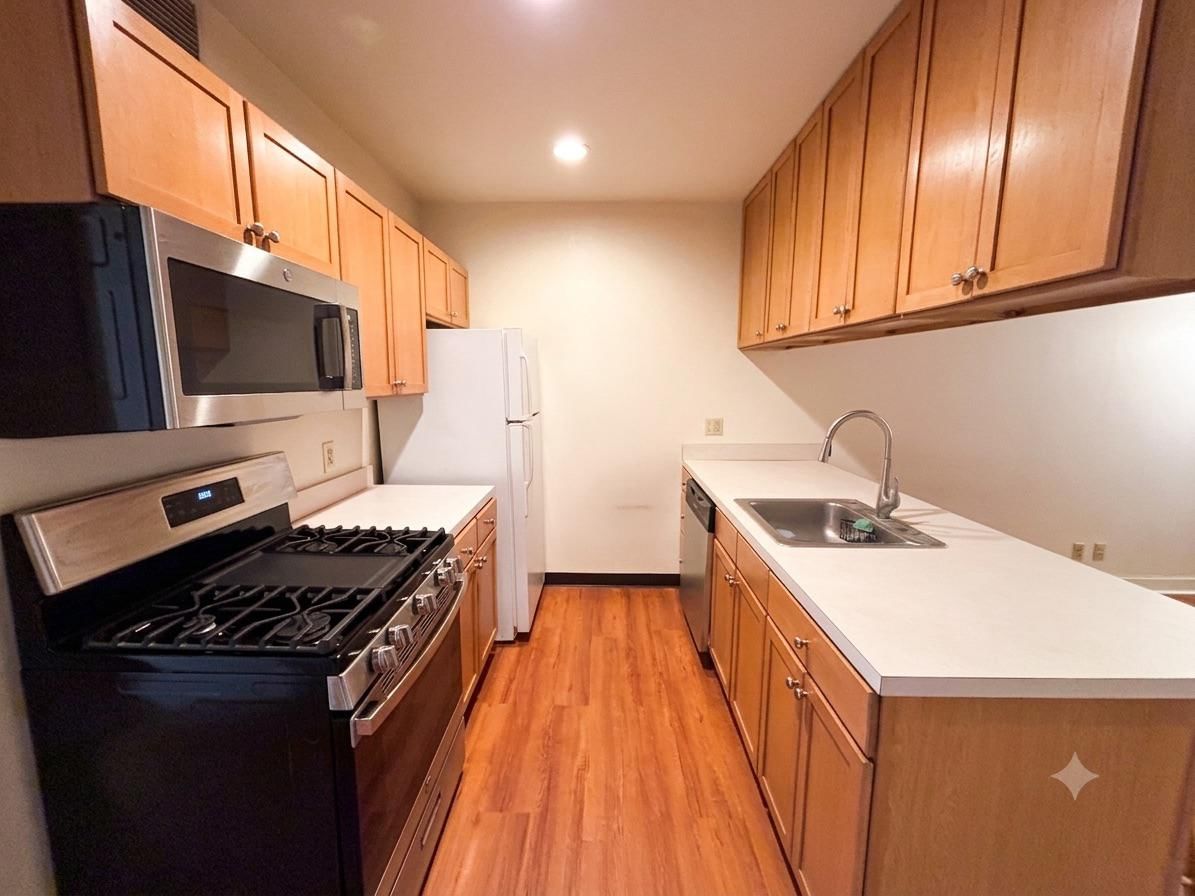 1100 VINE STREET #503 photograph