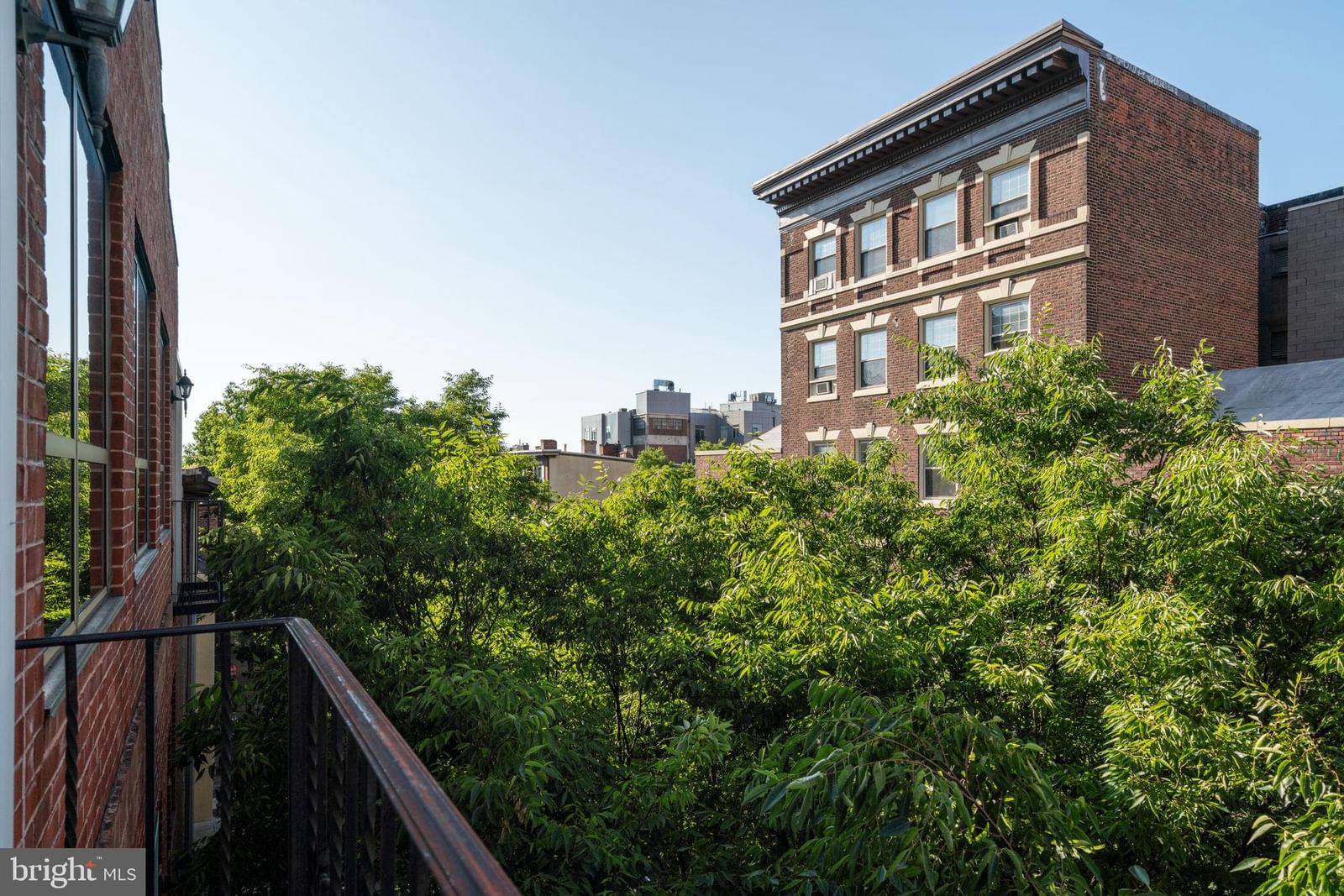 1335 PINE STREET #401 photograph