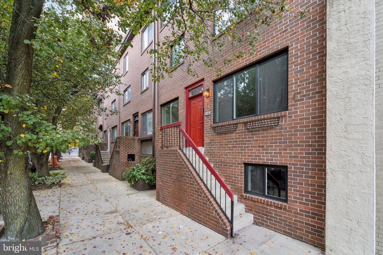 2040 ARCH ST, PHILADELPHIA 19103, PA