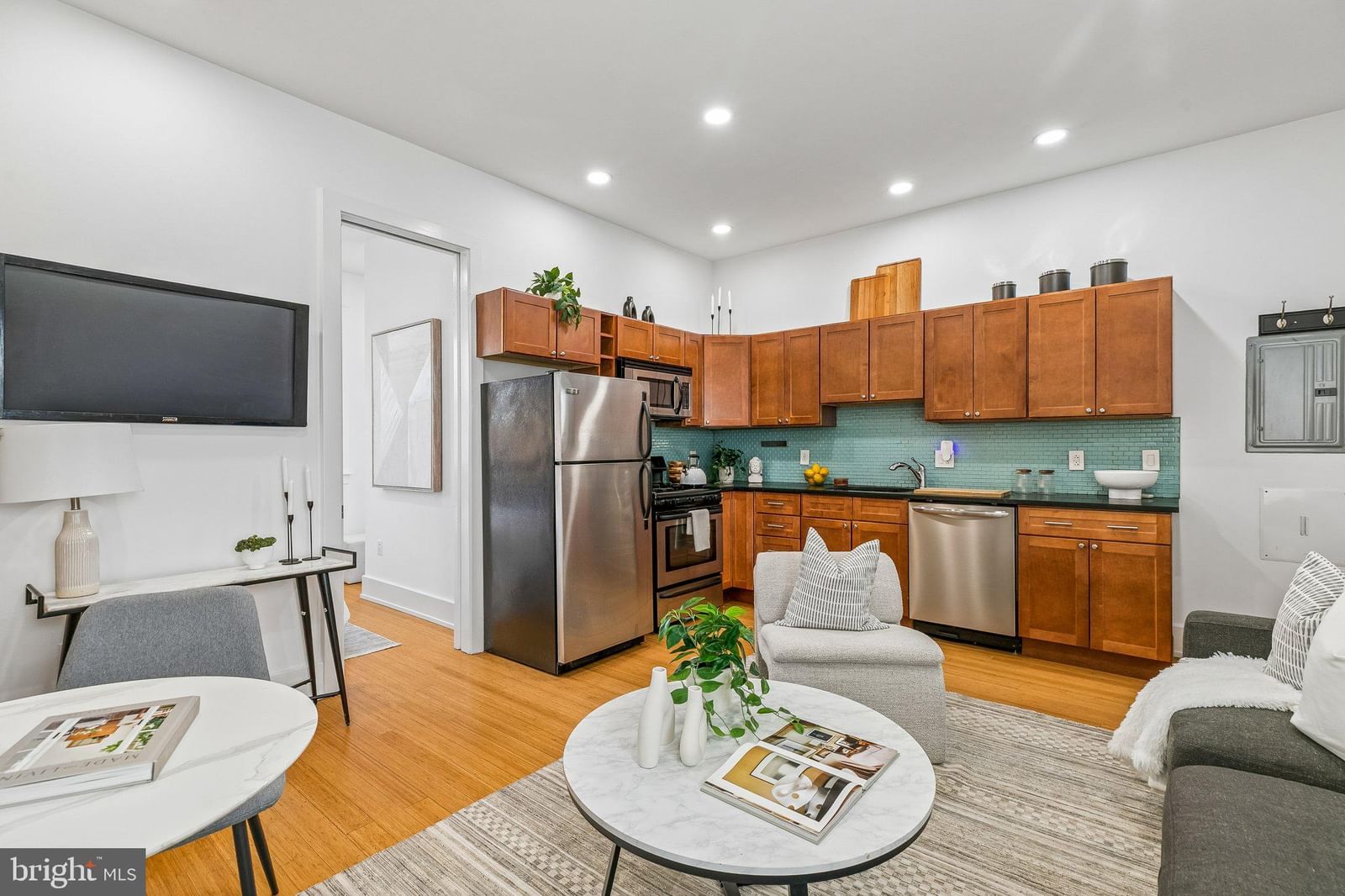 1902 PINE STREET #2F photograph