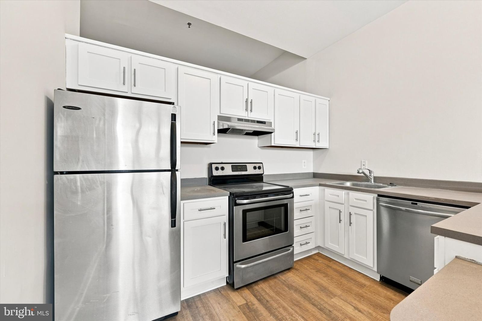 101 ARCH STREET #3B photograph