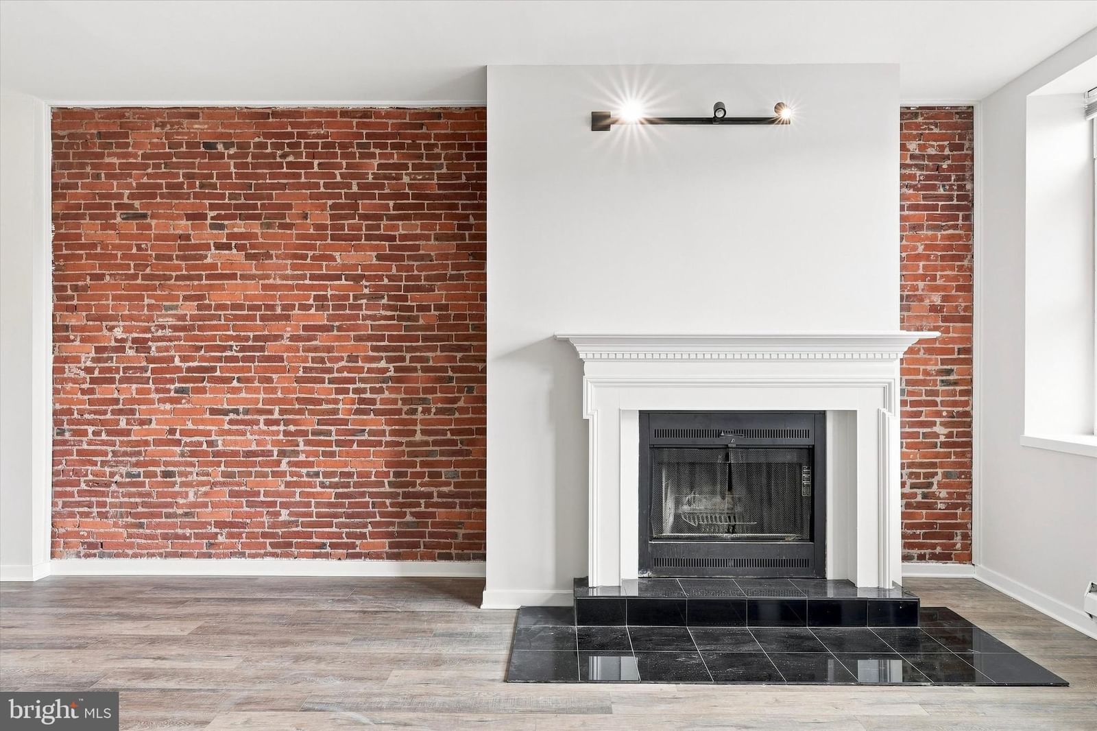 101 ARCH STREET #3B photograph