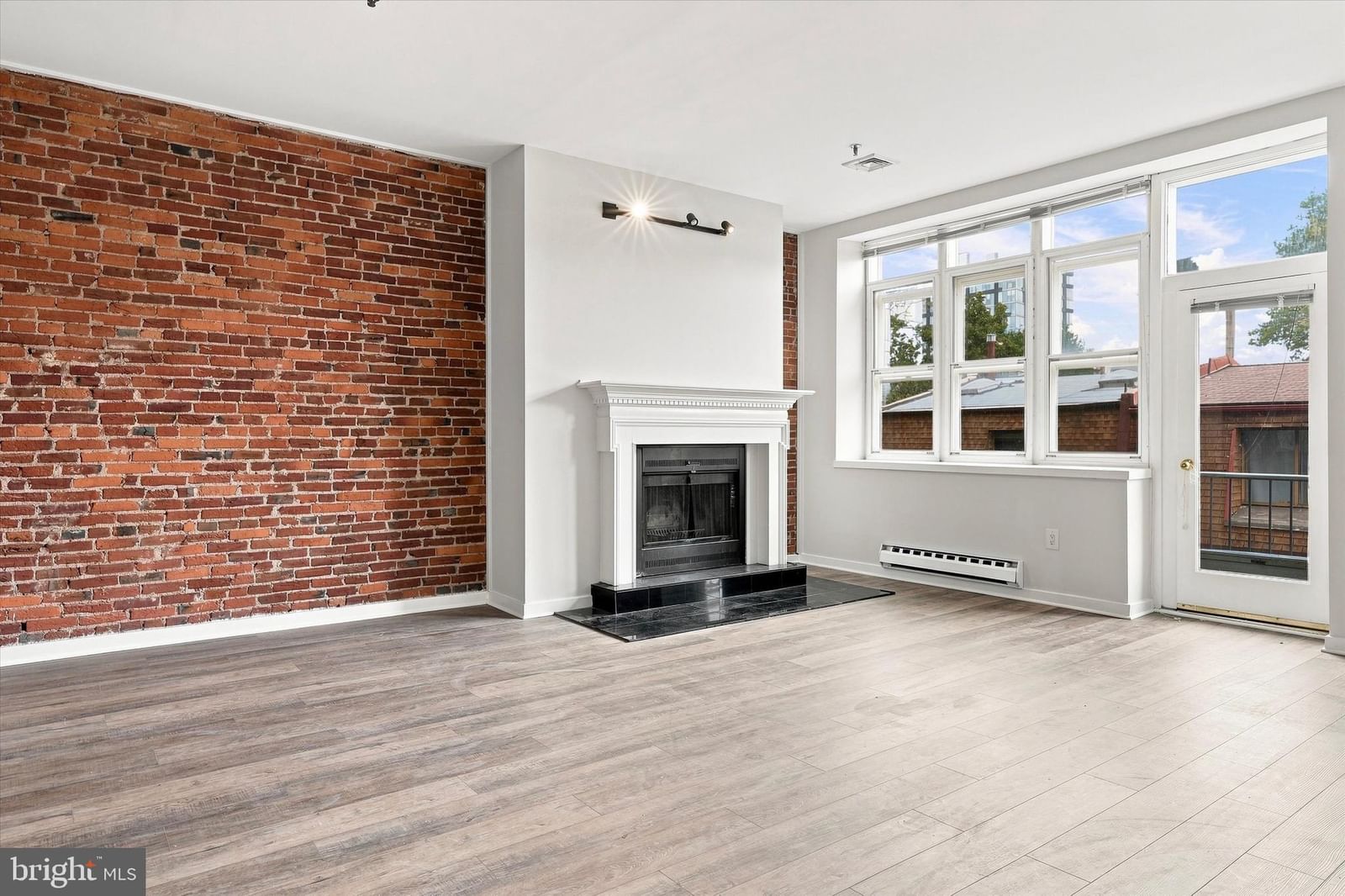 101 ARCH STREET #3B photograph