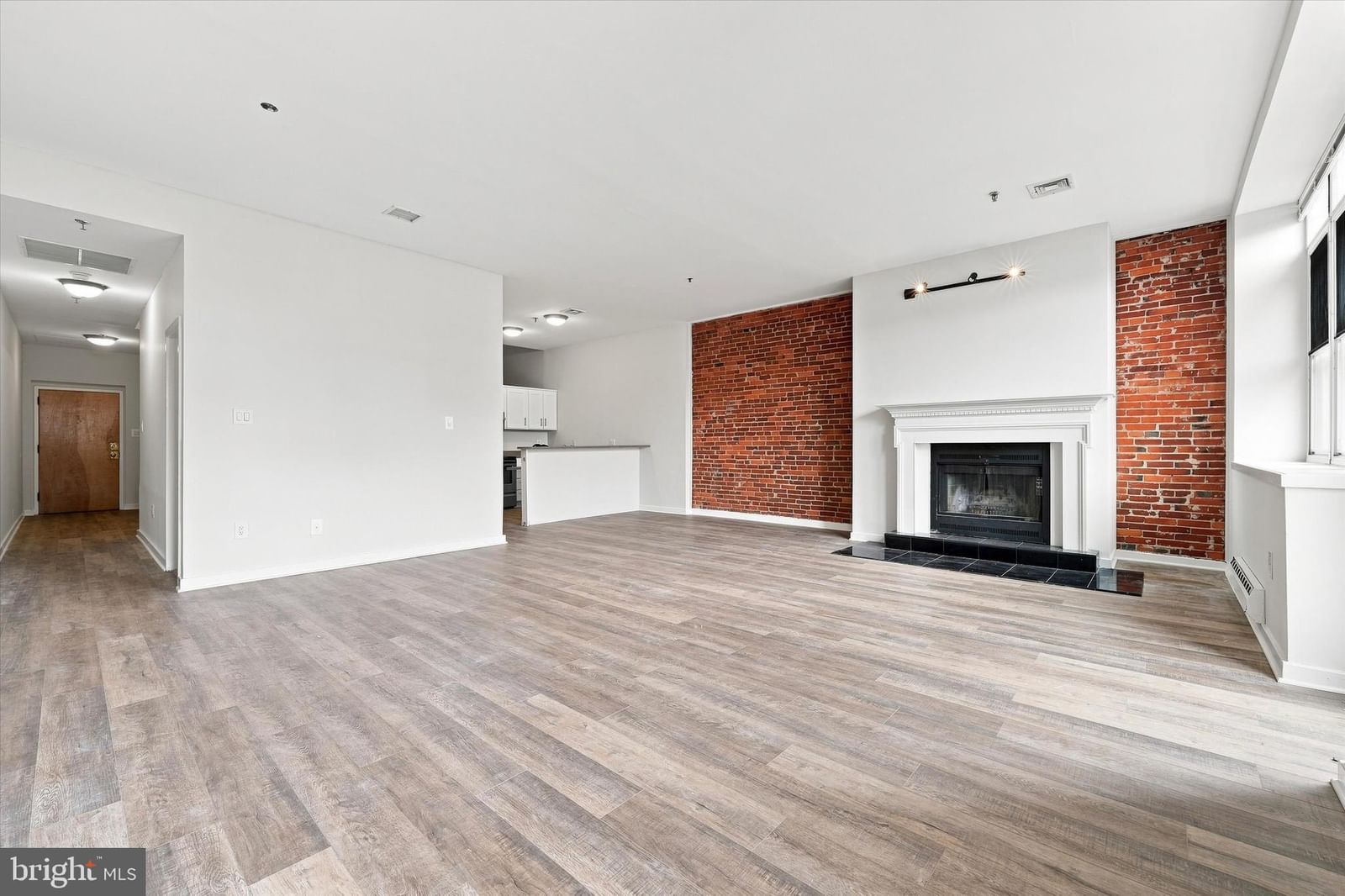 101 ARCH STREET #3B photograph
