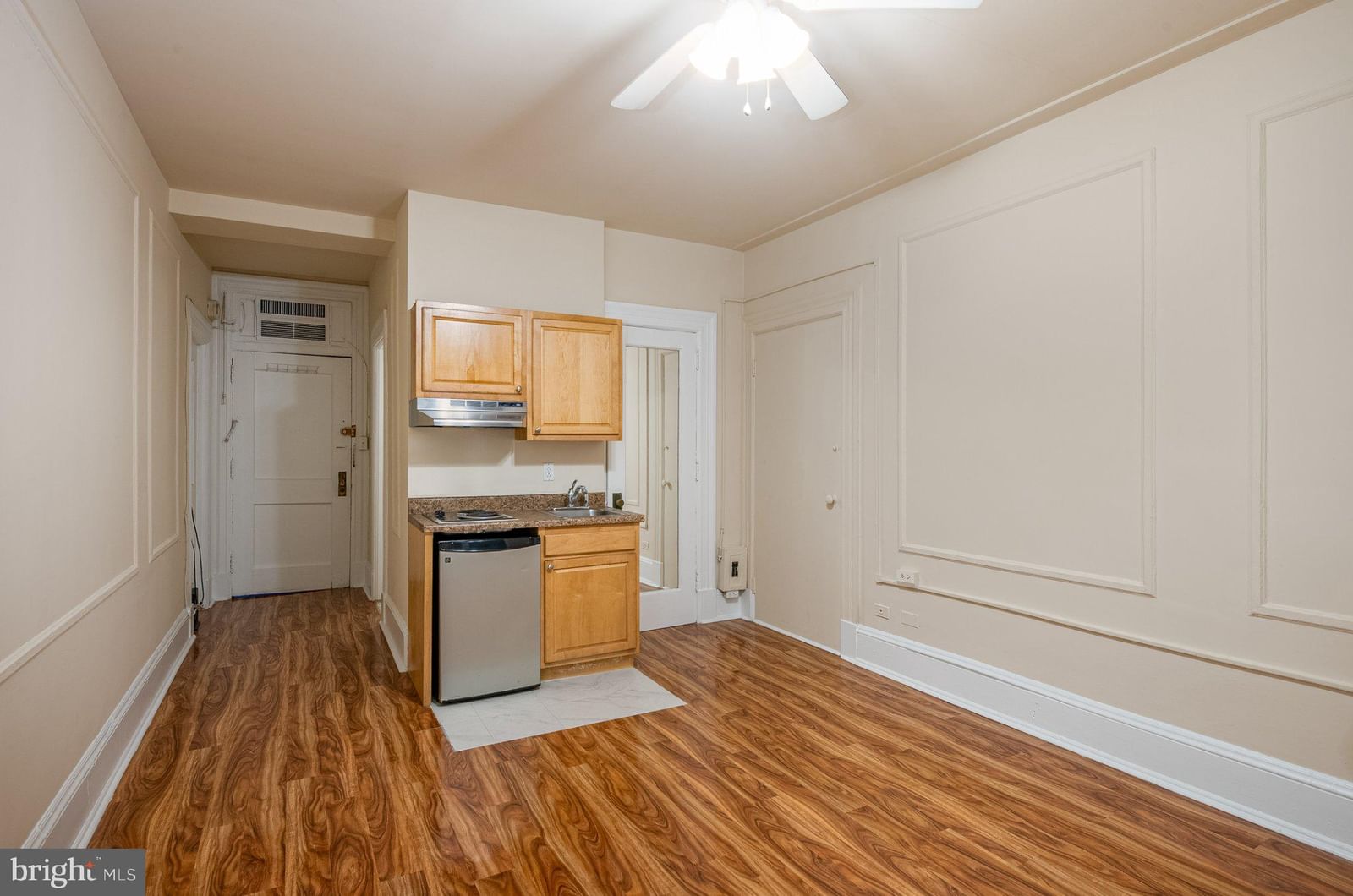 1324 LOCUST STREET #424 photograph