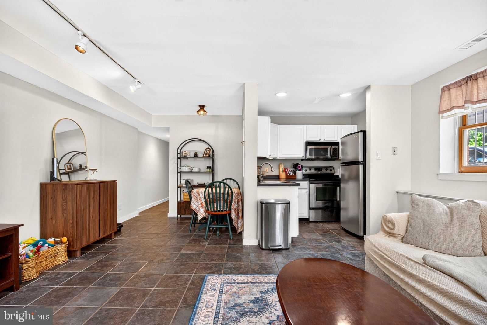 1500 GREEN STREET #4 photograph