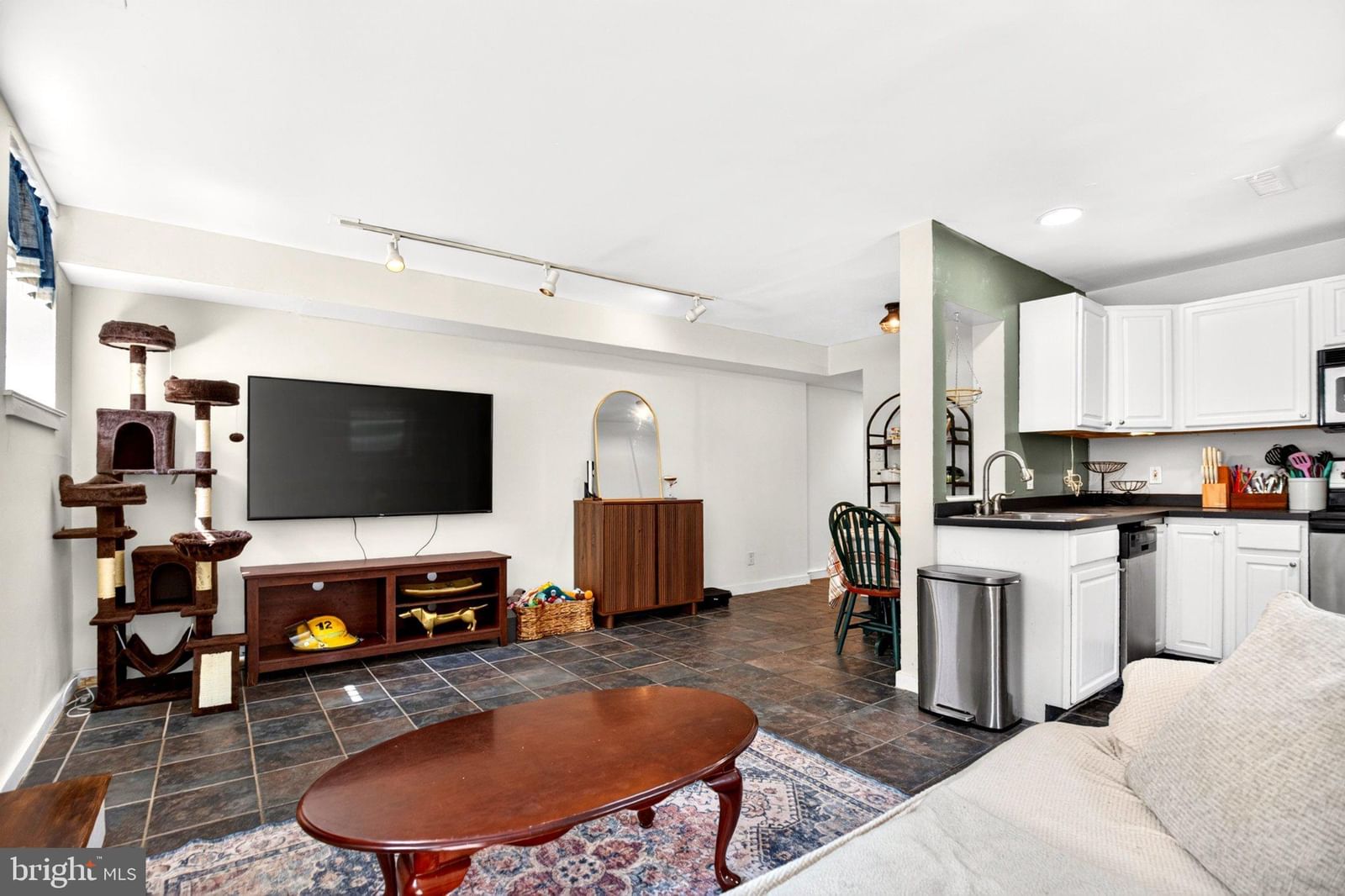 1500 GREEN STREET #4 photograph