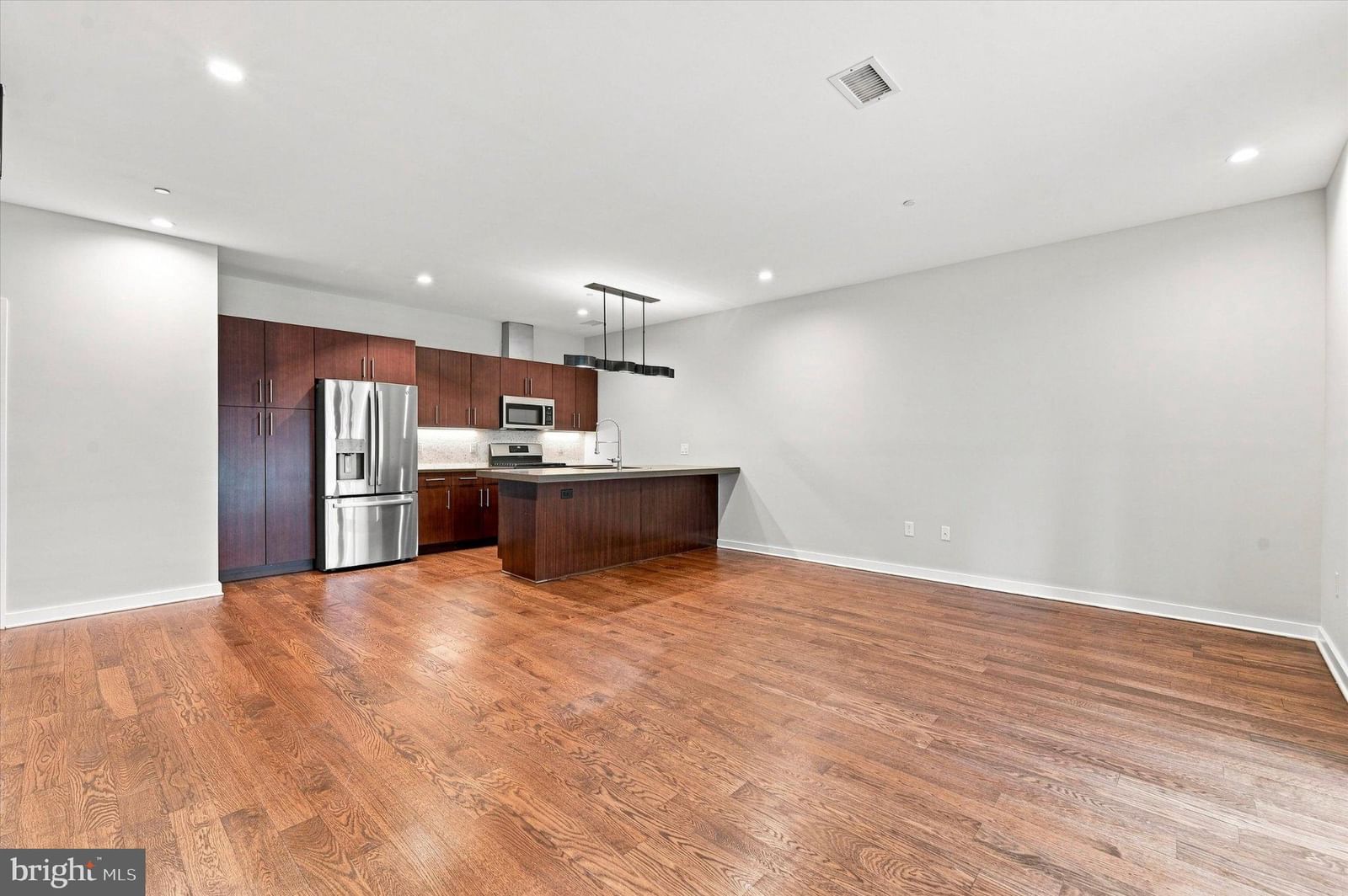 1247 E COLUMBIA AVENUE #4 photograph