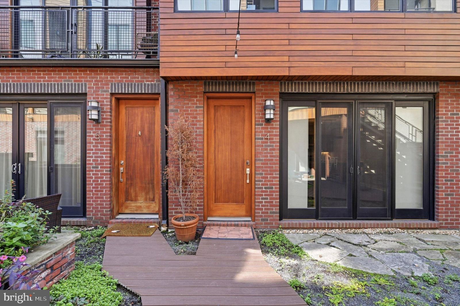 1247 E COLUMBIA AVENUE #4 photograph
