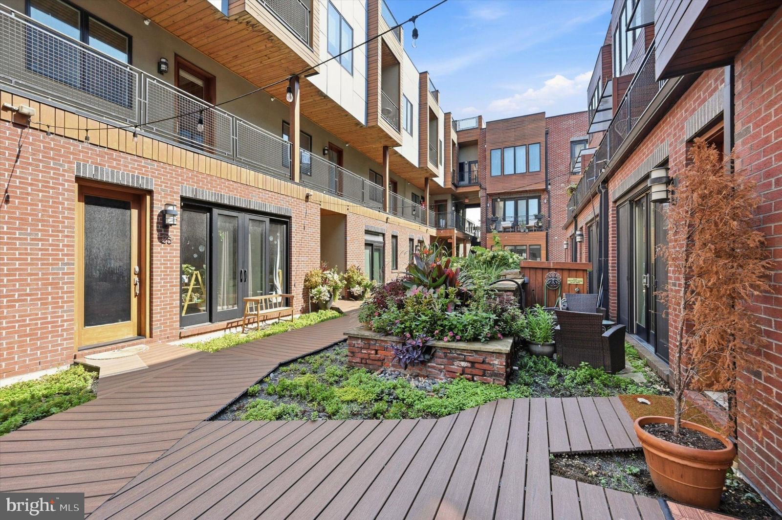 1247 E COLUMBIA AVENUE #4 photograph