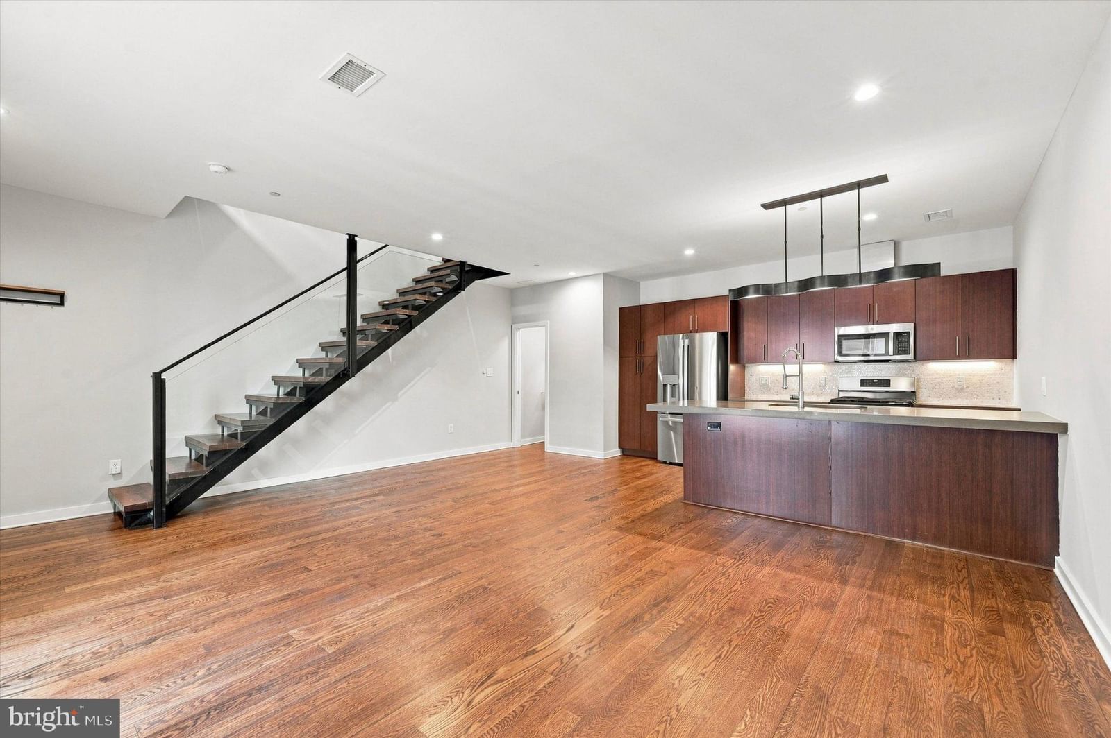 1247 E COLUMBIA AVENUE #4 photograph