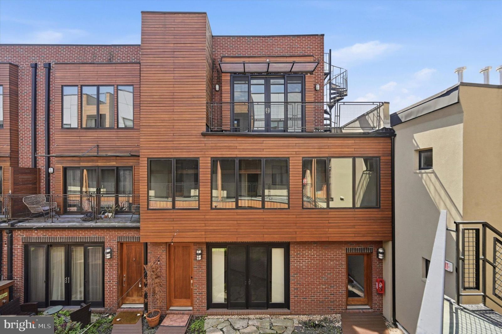 1247 E COLUMBIA AVENUE #4 photograph