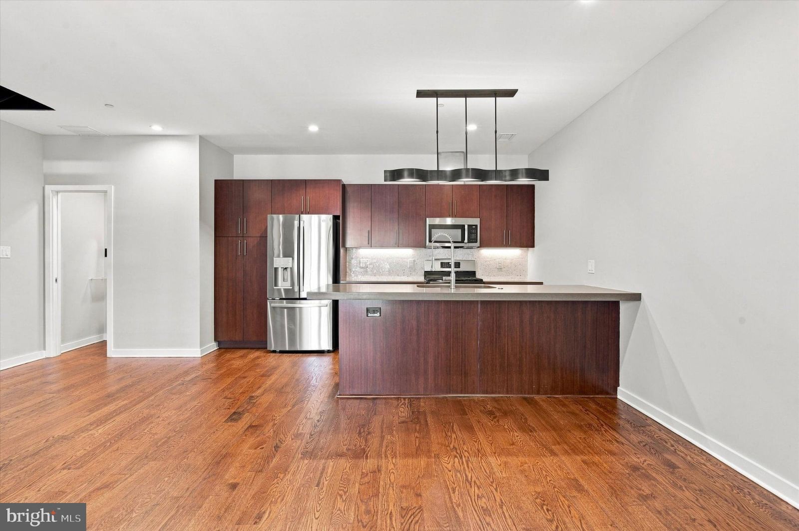 1247 E COLUMBIA AVENUE #4 photograph