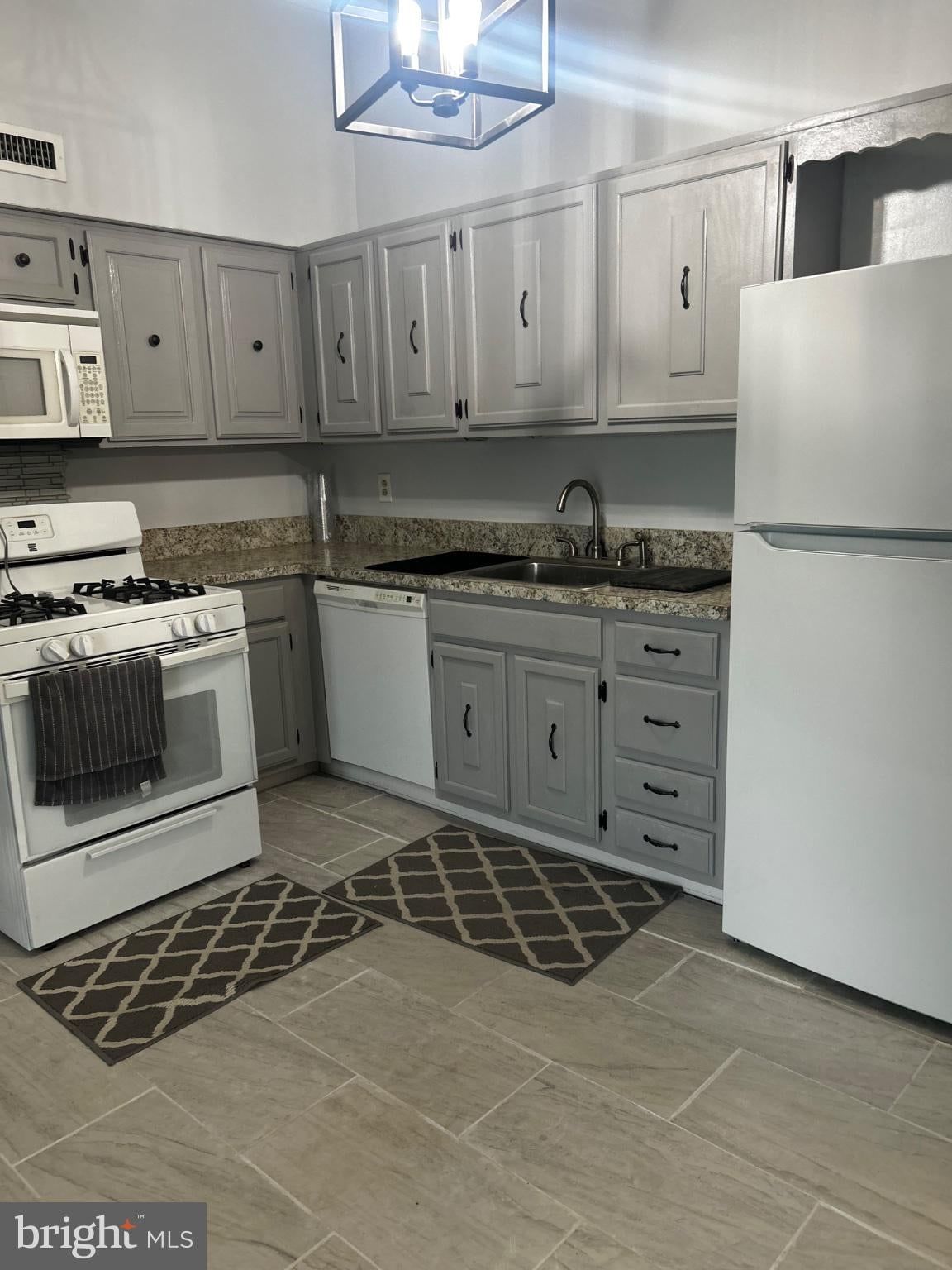 68202 DELAIRE LANDING ROAD #202 photograph
